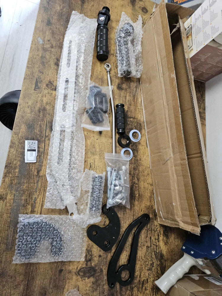 Returned Black Forward Controls For Yamaha XVS650 Dragstar 650 V Star 650 / XVS400 Dragstar 400 / V Star 400 1996-2001