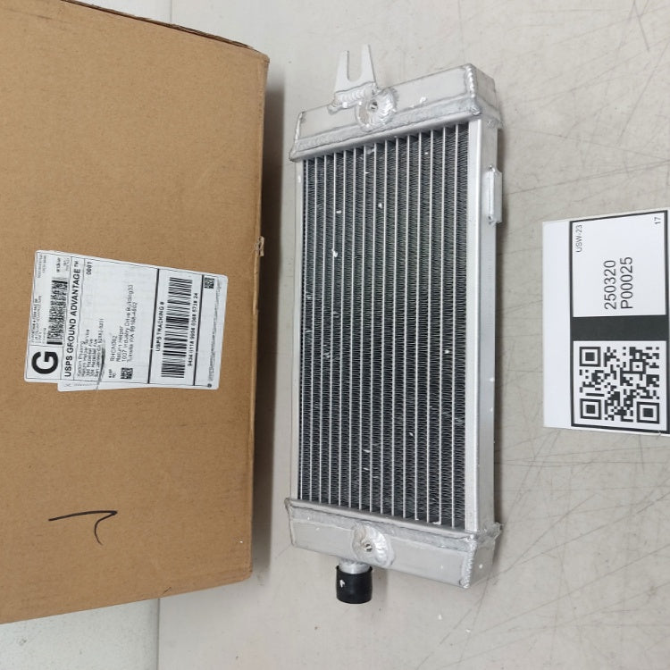 Returned T2101333 Aluminum Water Cooler Radiator for Triumph Bonneville T120 T100 16-24 / Speed Twin 19-24 / Scrambler Thruxton Thruxton R RS 17-22