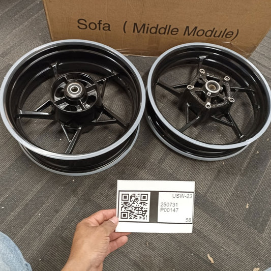 Returned 17x3.5 Front / 17x5.5 Rear Tubeless Cast Wheels For Kawasaki Z900 2017-2024